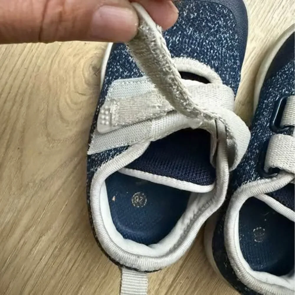 Whitin Kids Barefoot Shoes Size 26 or size 9c toddler